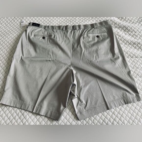 The Brooks Brothers Pleat Front Stretch Advantage Chino Men's Shorts Grey Sz W52 - Picture 3 of 12